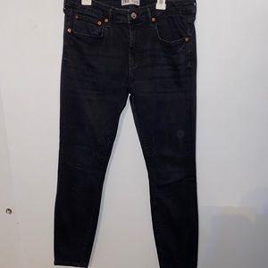 Black ankle jeans